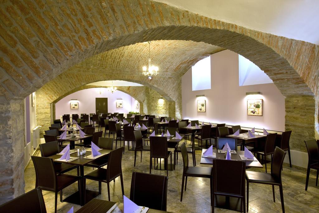 Grandior Hotel Praha Eksteriør bilde The restaurant's interior