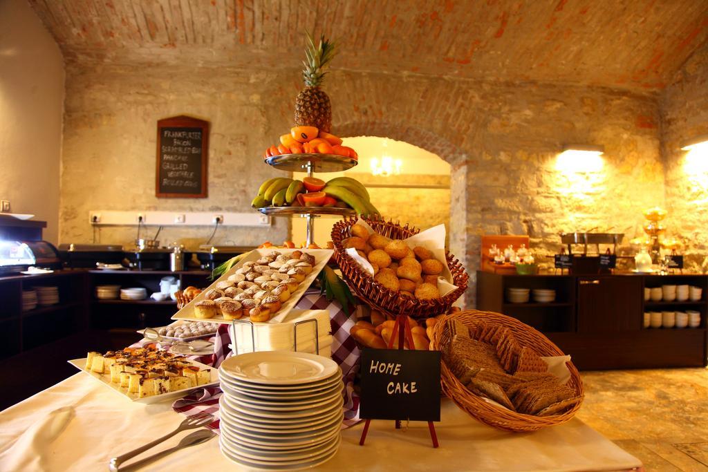 Grandior Hotel Praha Eksteriør bilde Breakfast buffet at the hotel