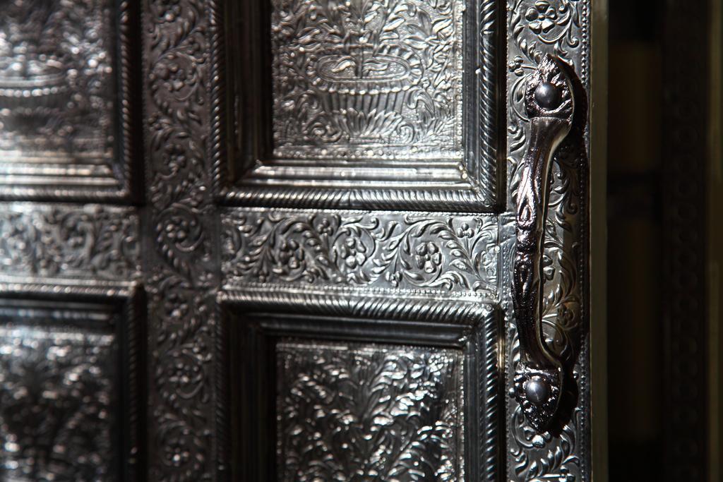 Grandior Hotel Praha Eksteriør bilde Detail of the door